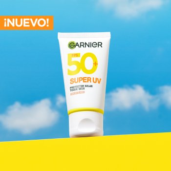 Protector solar garnier efecto mate con color​